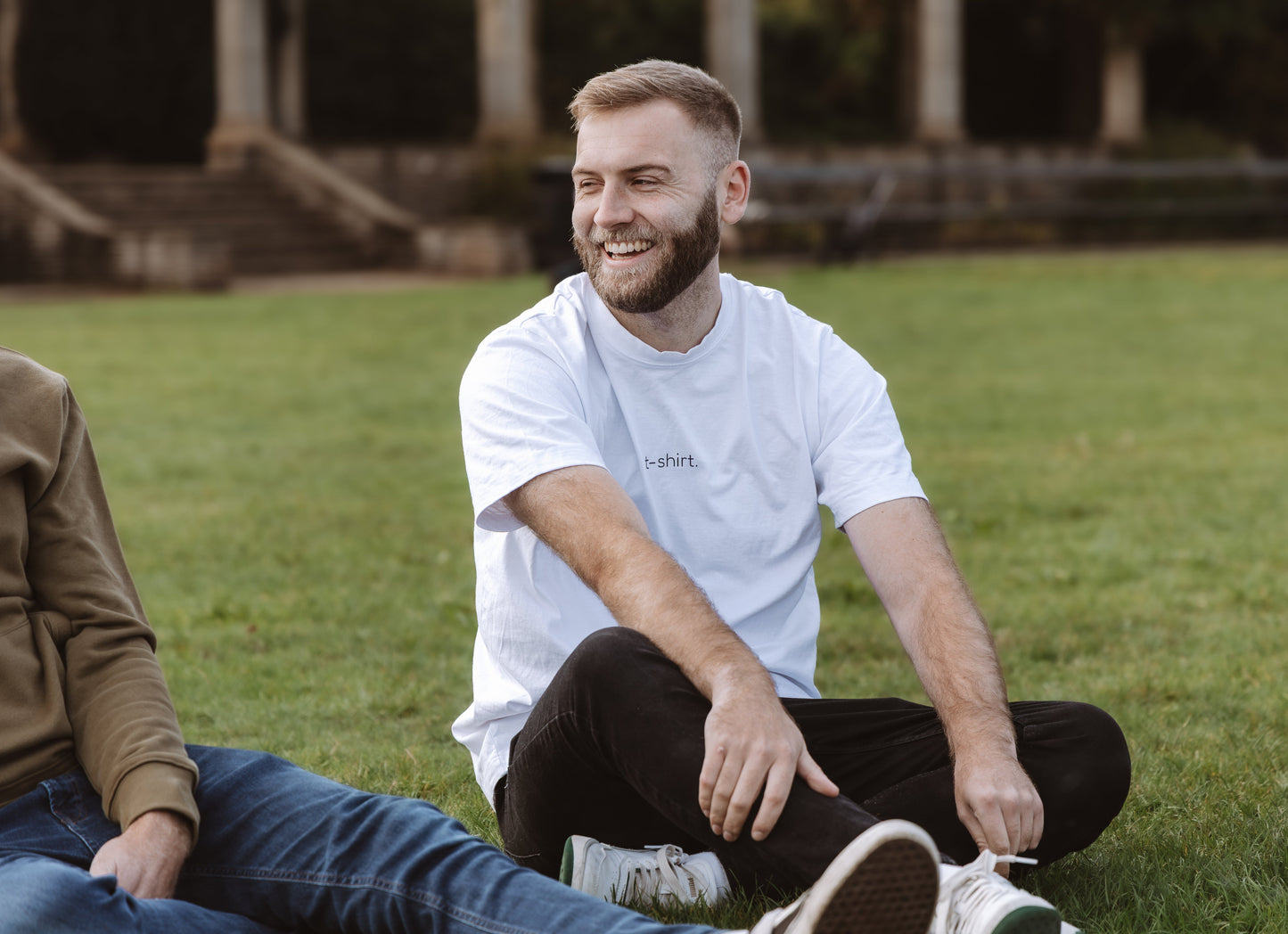 simple. t-shirt. white.