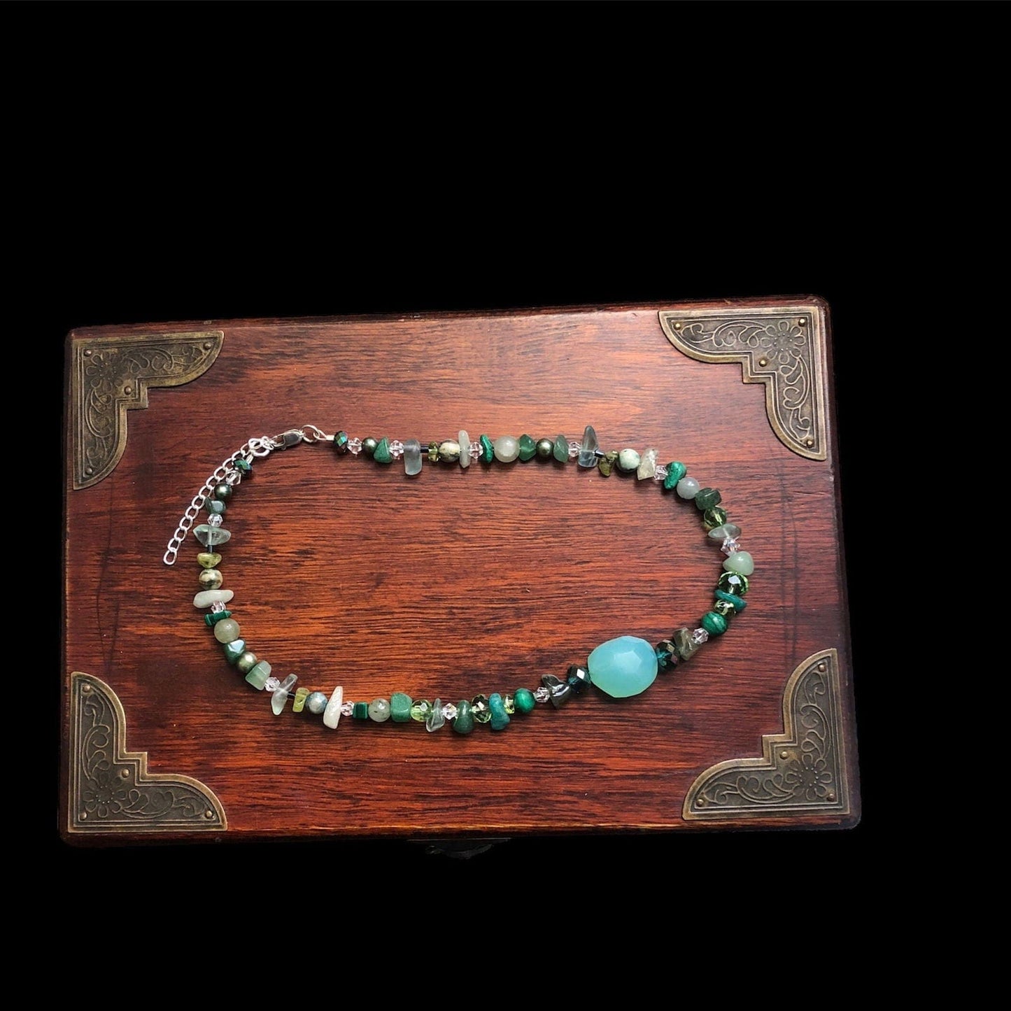 Green Natural Stones Choker Necklace