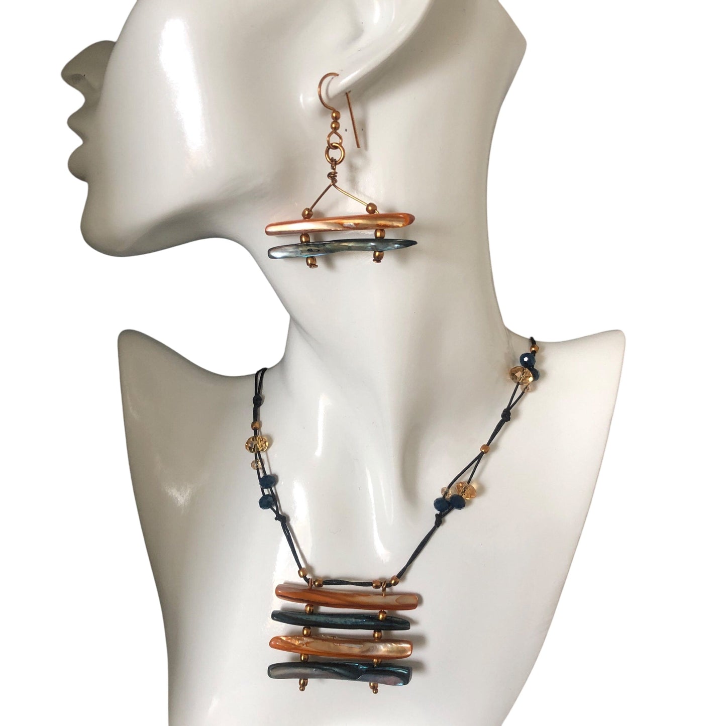 Mother of Pearl and Crystals Beaded Necklace