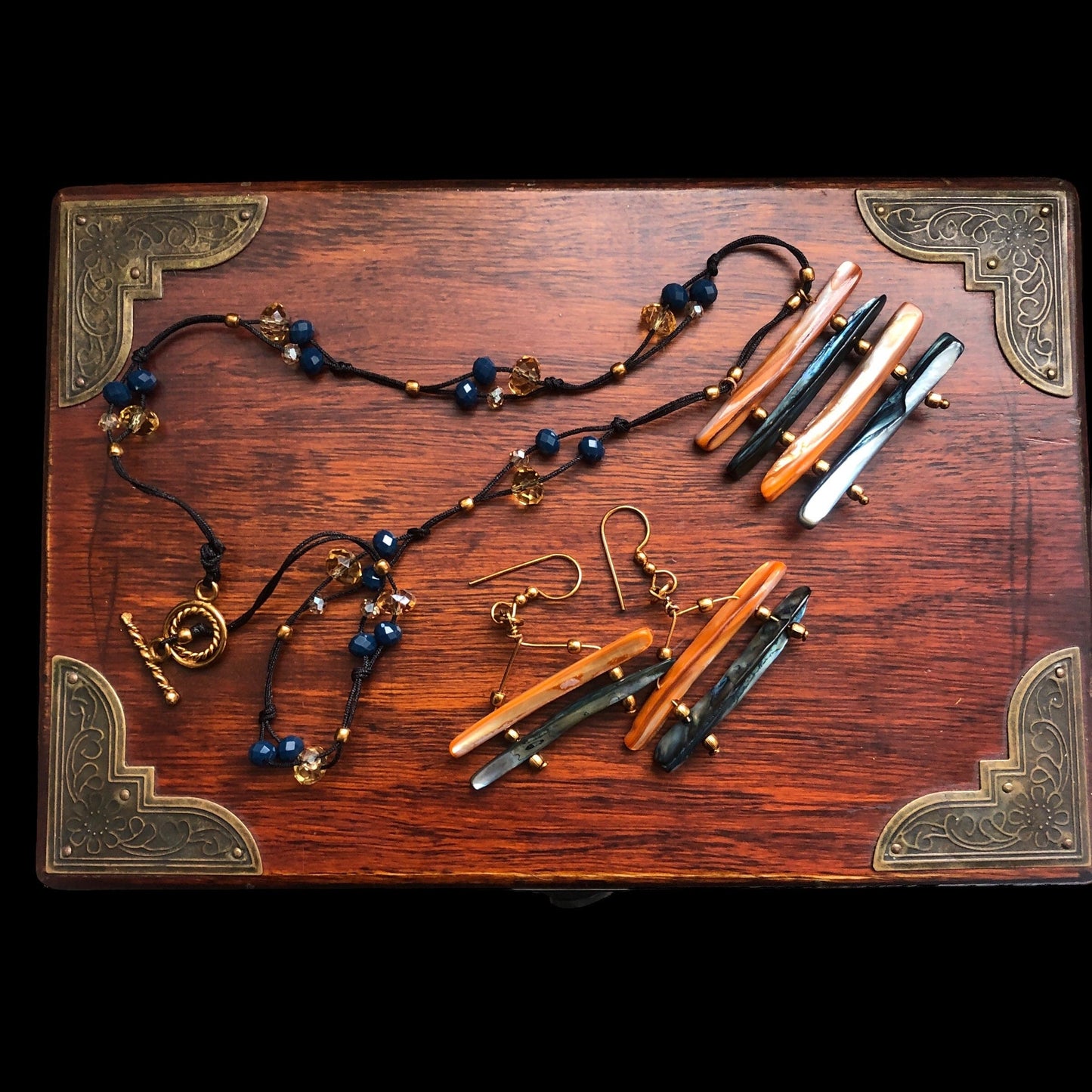 Mother of Pearl and Crystals Beaded Necklace