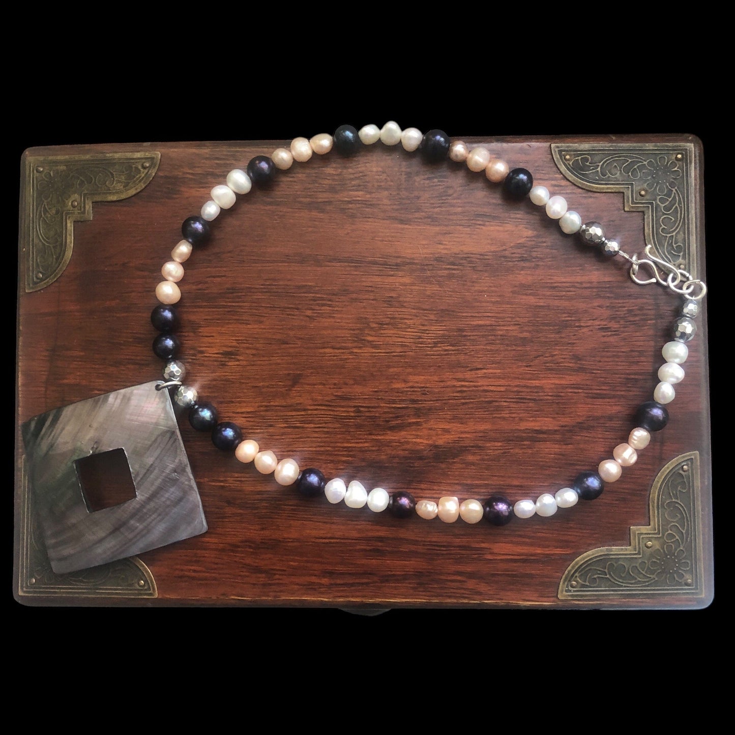 Pearls and Mother Of Pearl Pendant Necklace