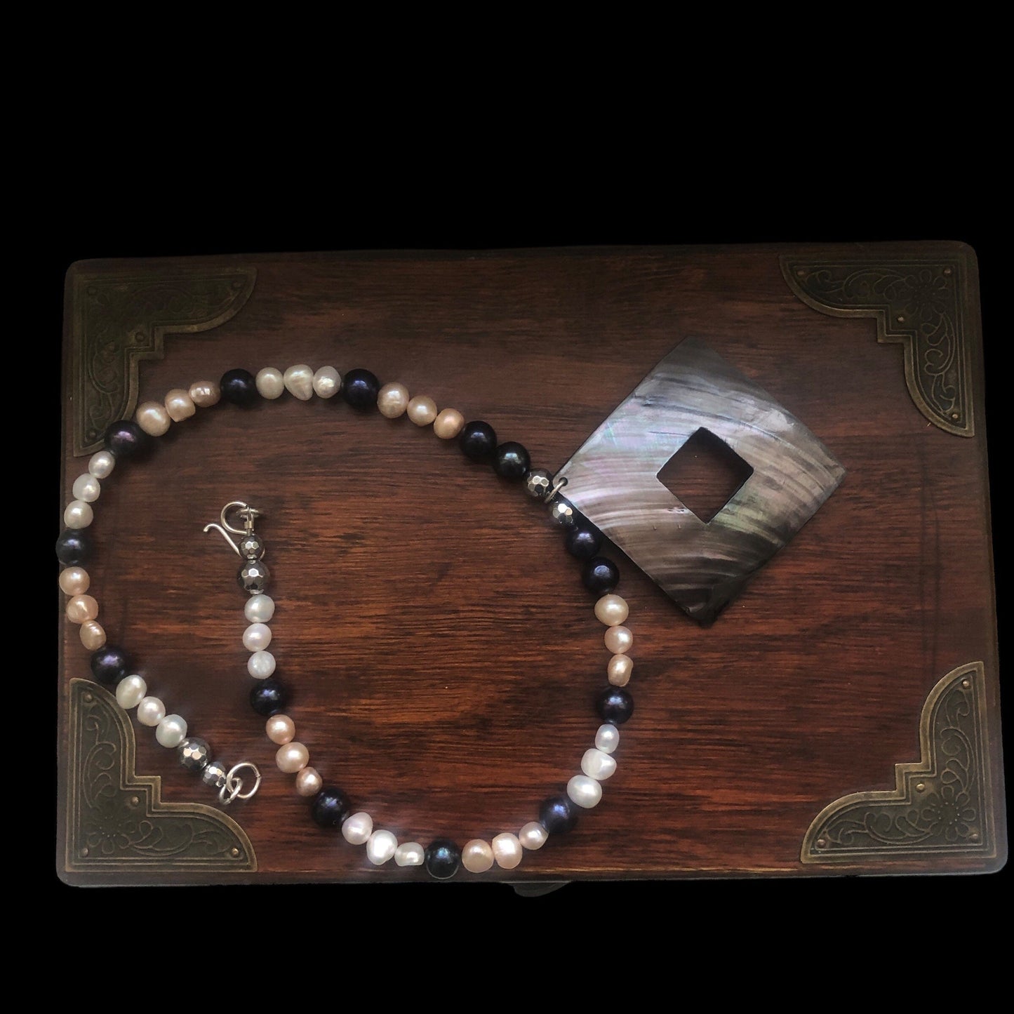 Pearls and Mother Of Pearl Pendant Necklace