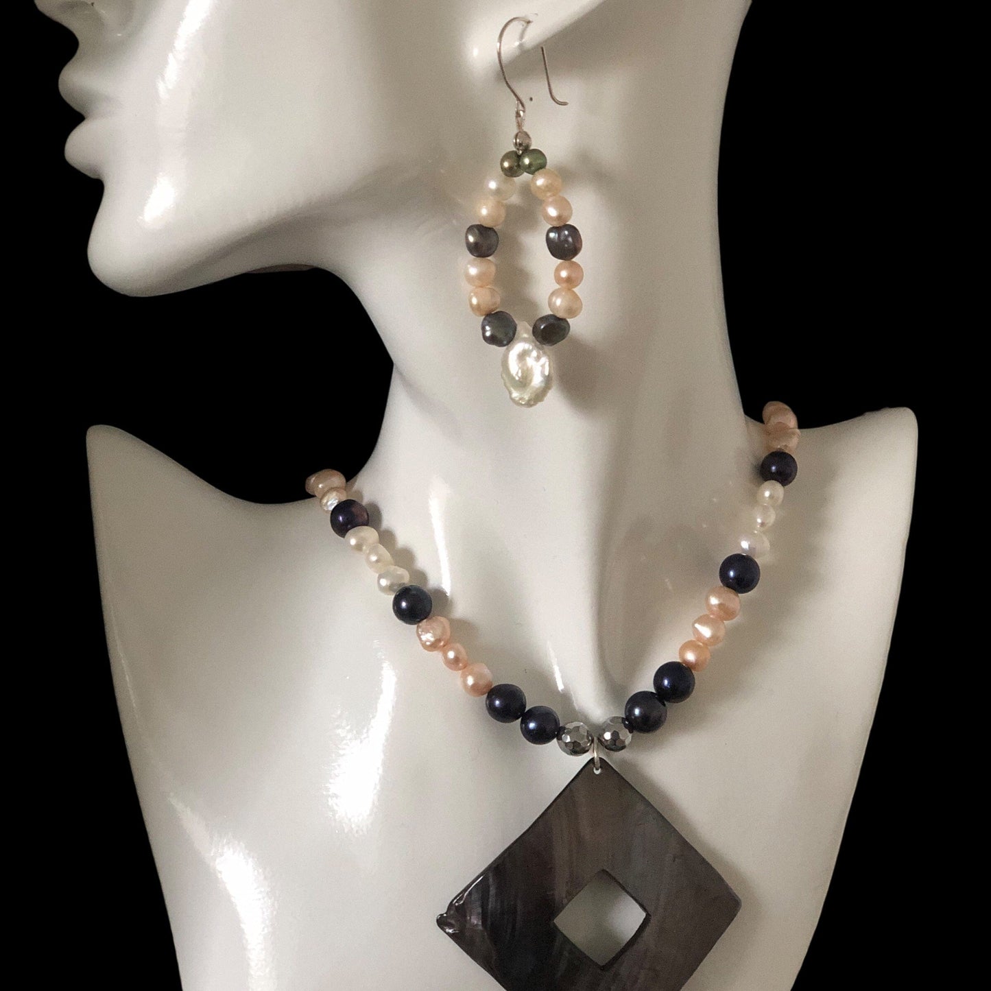 Pearls and Mother Of Pearl Pendant Necklace