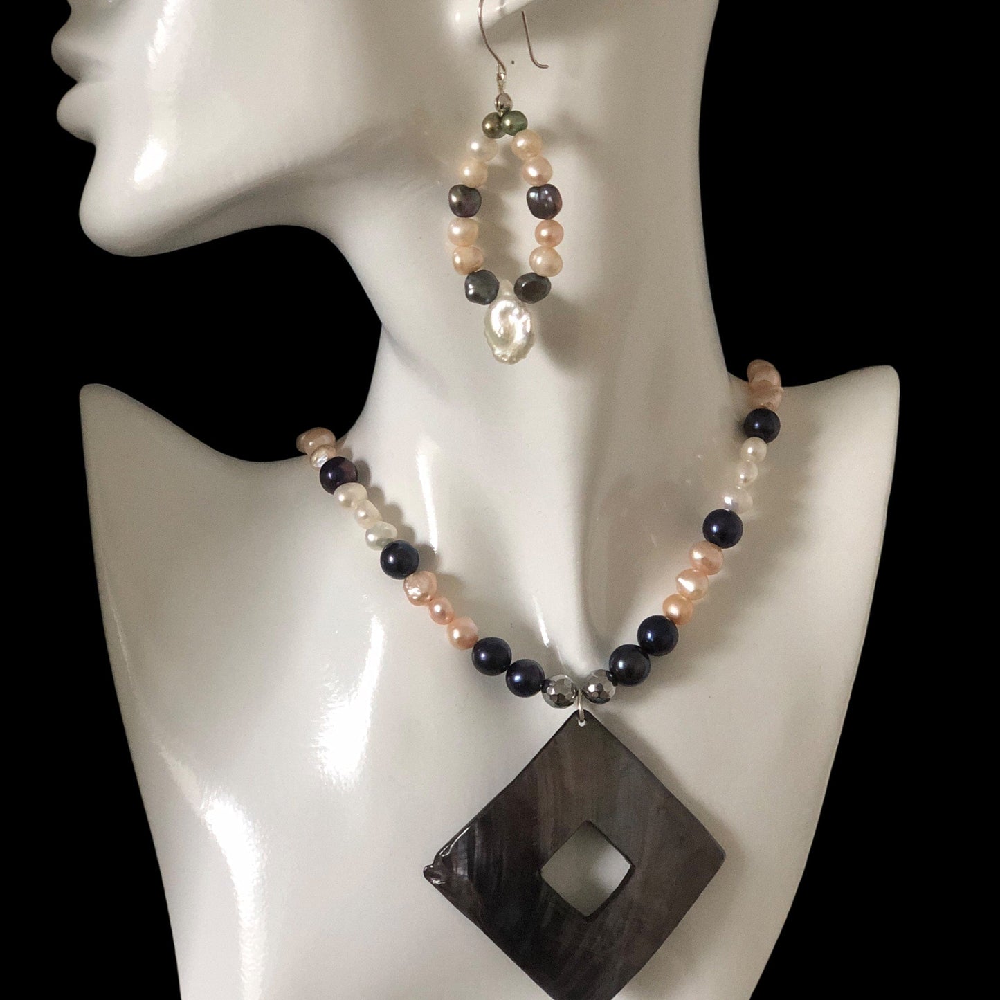 Pearls and Mother Of Pearl Pendant Necklace